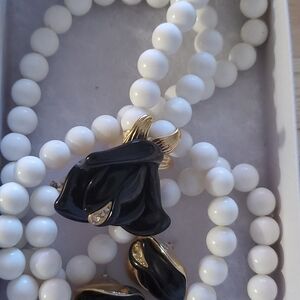 Elegant Black and Gold Women's Necklace